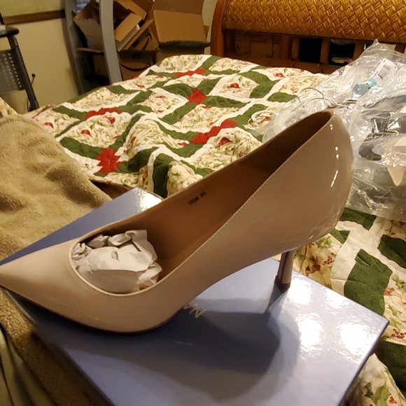 SHOES - Picture 3 of 7